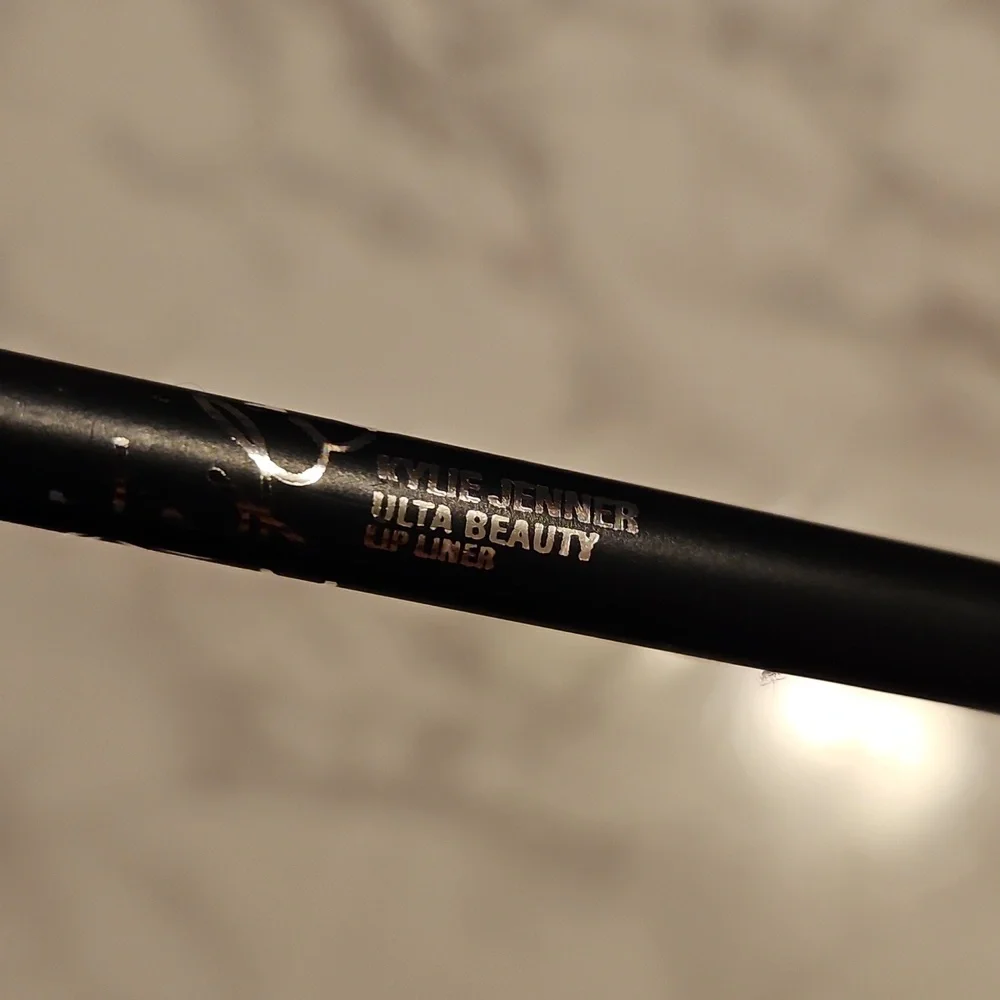 Kylie Lip Bundle - Picture 4 of 4